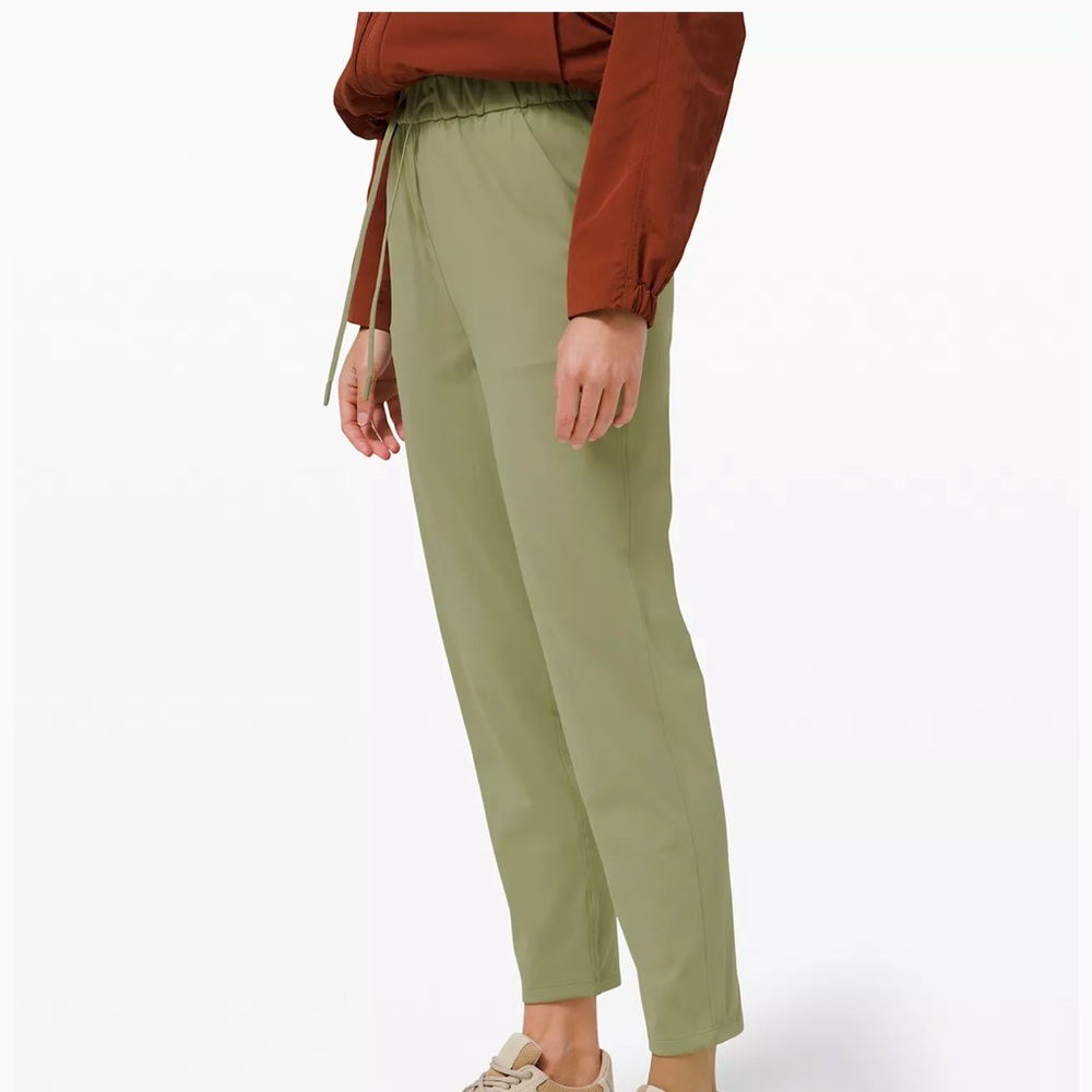 Lulumelon Size 12. Keep Moving Pant 7/8 High-Rise. Color: burgundy/red merlot.